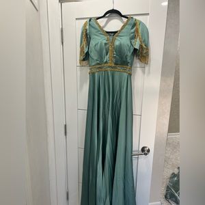 Maxi dress with shoulders new